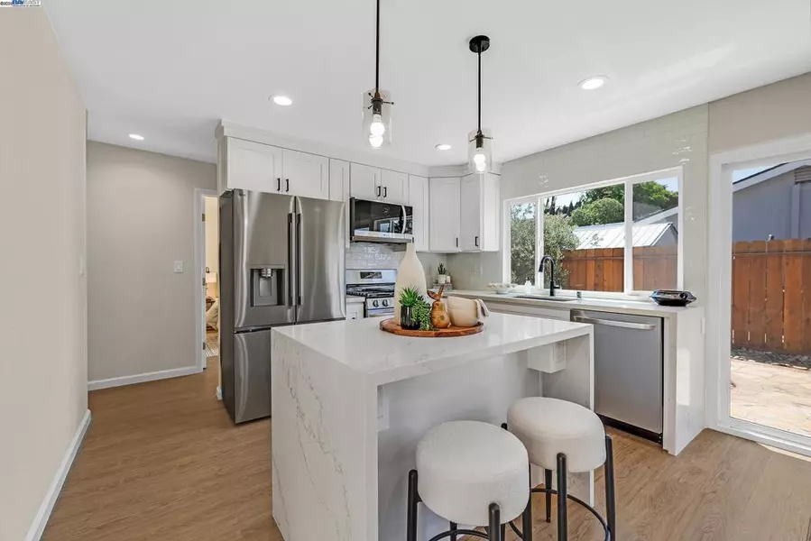 693 Mayten Dr, Livermore, CA 94551