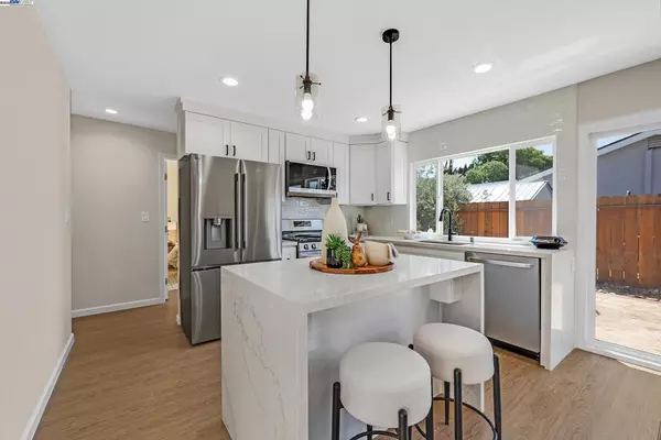 693 Mayten Dr, Livermore, CA 94551
