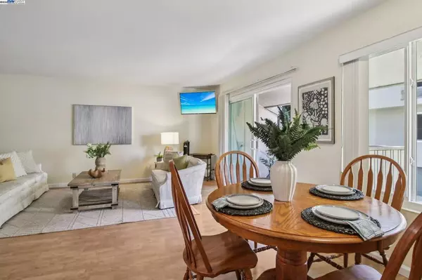 Walnut Creek, CA 94597,2716 Oak Rd #117