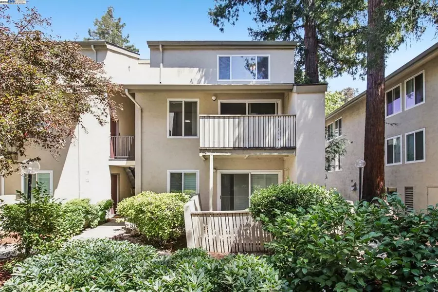 2716 Oak Rd #117, Walnut Creek, CA 94597