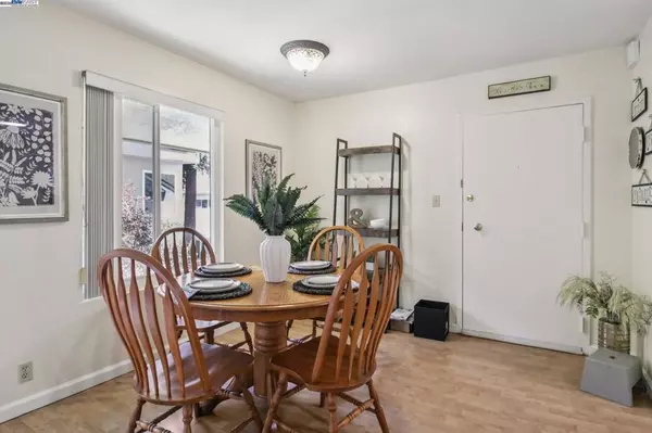 Walnut Creek, CA 94597,2716 Oak Rd #117