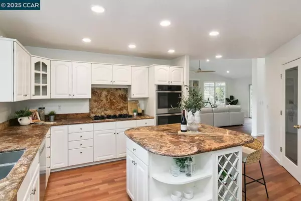 Walnut Creek, CA 94596,2 Deerfield