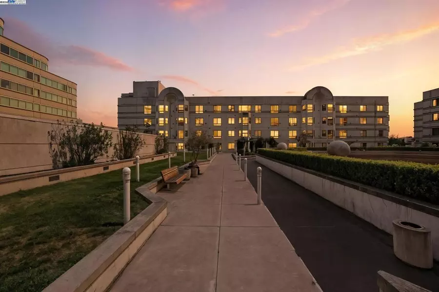 989 Webster #441, Oakland, CA 94607-4222