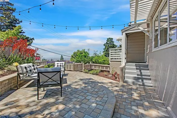 Oakland, CA 94611,5601 Castle Dr