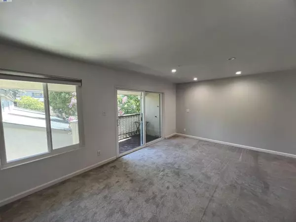 Walnut Creek, CA 94597,2712 Oak Rd #57