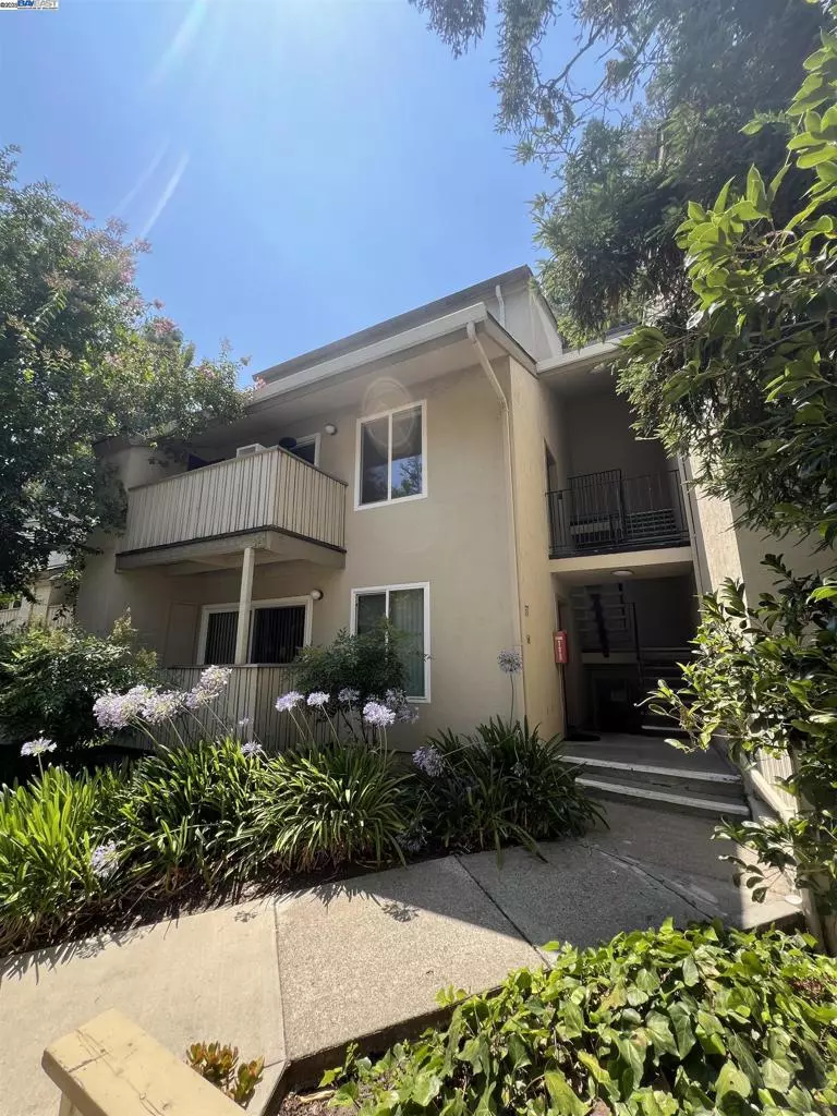 Walnut Creek, CA 94597,2712 Oak Rd #57