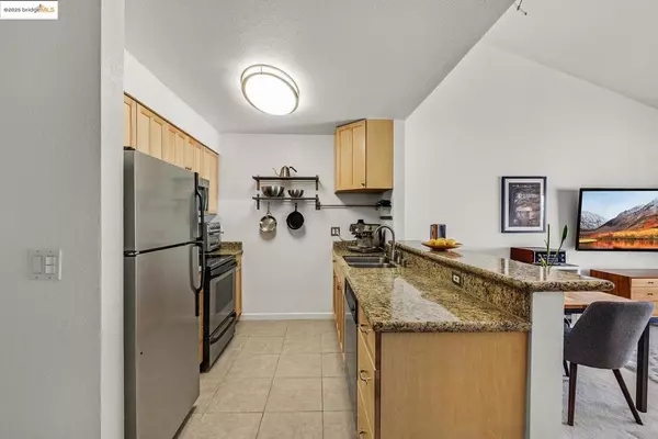 Oakland, CA 94611,55 Fairmount Ave #310
