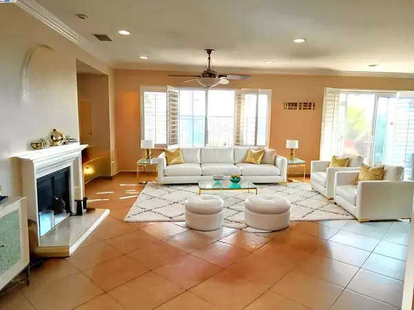 Valencia, CA 91355,24350 Lorenzo Ln