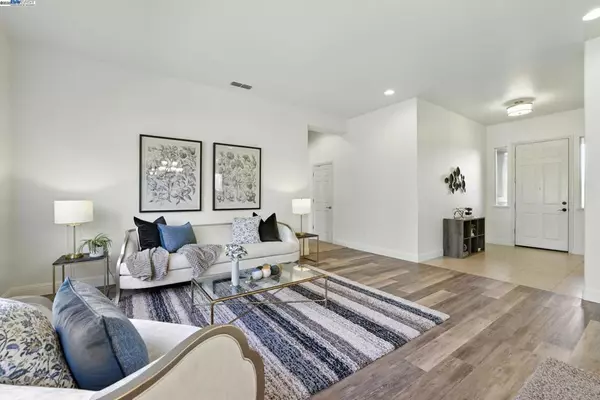Galt, CA 95632,760 Griffey Way