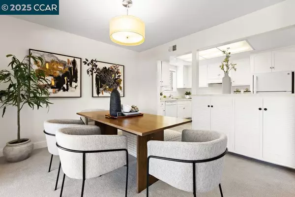 Walnut Creek, CA 94595,2200 Pine Knoll Dr #11