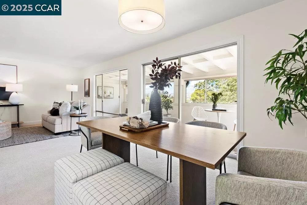 Walnut Creek, CA 94595,2200 Pine Knoll Dr #11