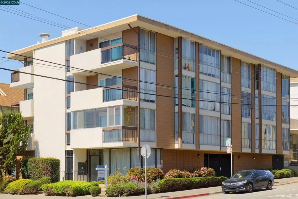 Oakland, CA 94611,4099 Howe Street #203