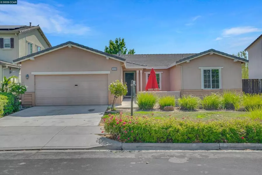 1030 Clear Lake Dr, Oakley, CA 94561