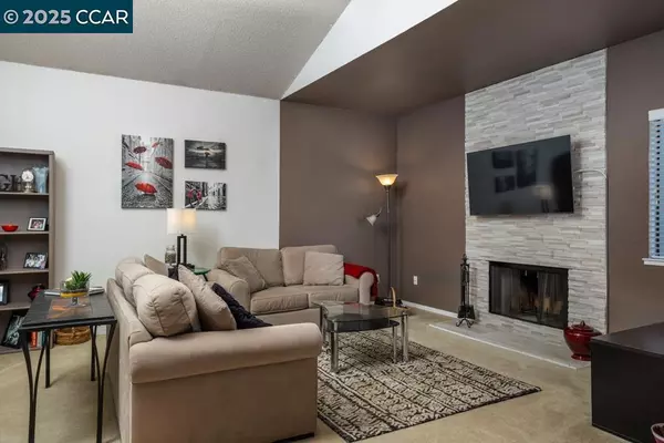 1086 Maywood Ln, Martinez, CA 94553