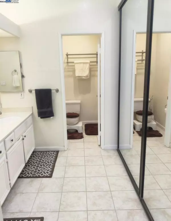 Fremont, CA 94536,3663 Oakwood Ter #211
