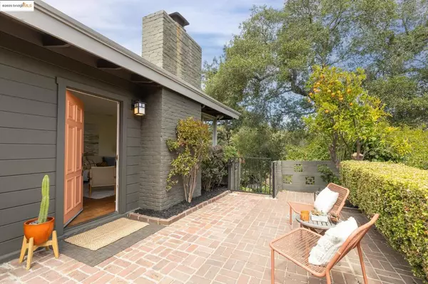 Oakland, CA 94618,5671 Estates Dr