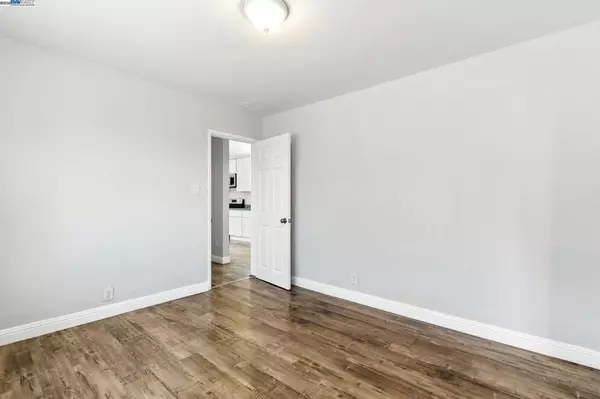 Oakland, CA 94621,5821 E 17th Street