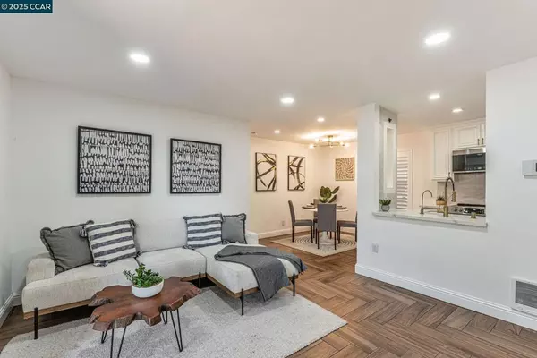 665 Dartmore Ln #155, Hayward, CA 94544