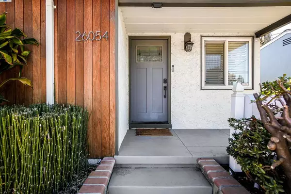 Hayward, CA 94544,26054 Cascade