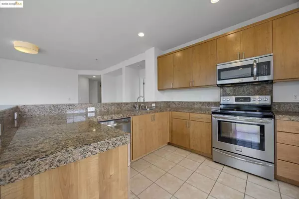 Oakland, CA 94601,3090 Glascock Street #211