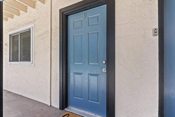 Walnut Creek, CA 94596,1743 Carmel Dr #9