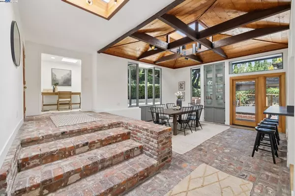 Orinda, CA 94563,6 Dale Ct
