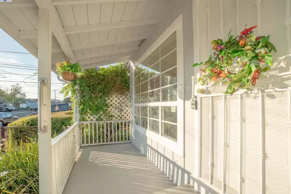 San Leandro, CA 94579,14466 Acacia St