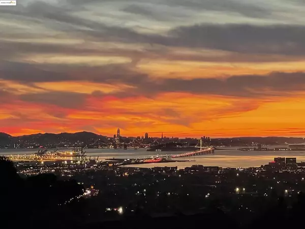 40 Spy Glass Hill, Oakland, CA 94618
