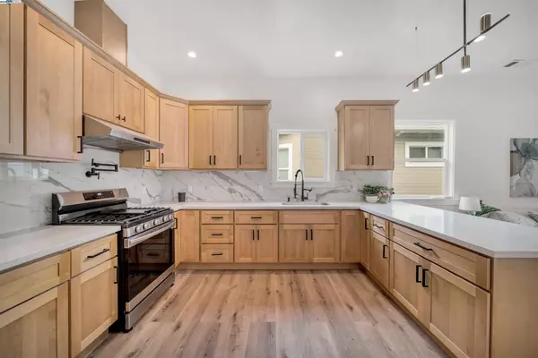 Oakland, CA 94601,3031 Logan St