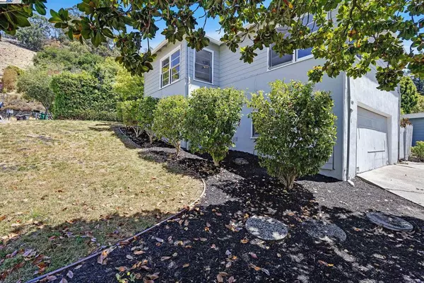 Oakland, CA 94602,5040 Pierpoint Ave