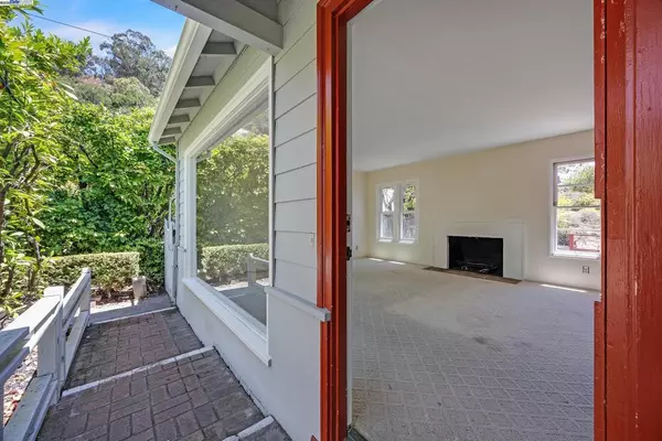 Oakland, CA 94602,5040 Pierpoint Ave