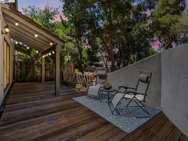 Hercules, CA 94547,9 Moraine Court
