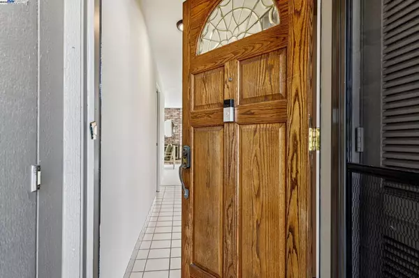 Alameda, CA 94502,1142 Holly St