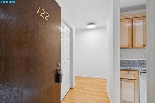 Oakland, CA 94611,150 Pearl St #122
