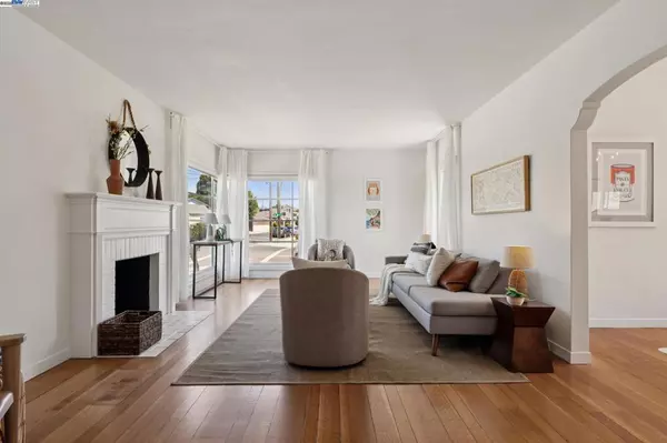 Alameda, CA 94501,200 Santa Clara Ave