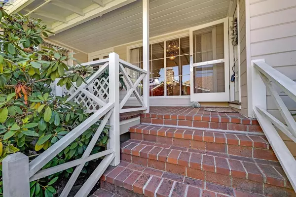 Oakland, CA 94611,2863 Burton Dr