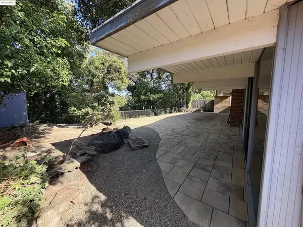 Castro Valley, CA 94552,5667 Greenridge Rd