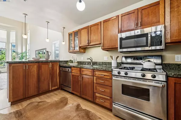 San Francisco, CA 94107,950 Harrison #223