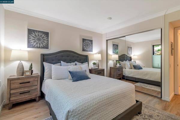 Walnut Creek, CA 94595,1332 Singingwood Ct #6