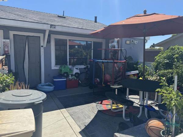 East Palo Alto, CA 94303,2118 Addison Ave