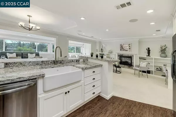 Walnut Creek, CA 94595,1232 Skycrest Dr #9