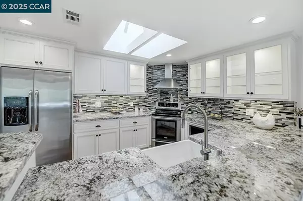 Walnut Creek, CA 94595,1232 Skycrest Dr #9