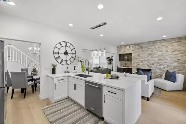 Newport Coast, CA 92657,24 Dauphine