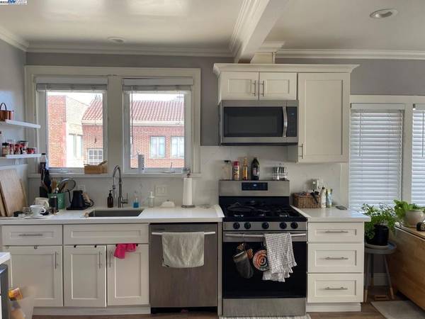 Oakland, CA 94610,370 Grand Ave