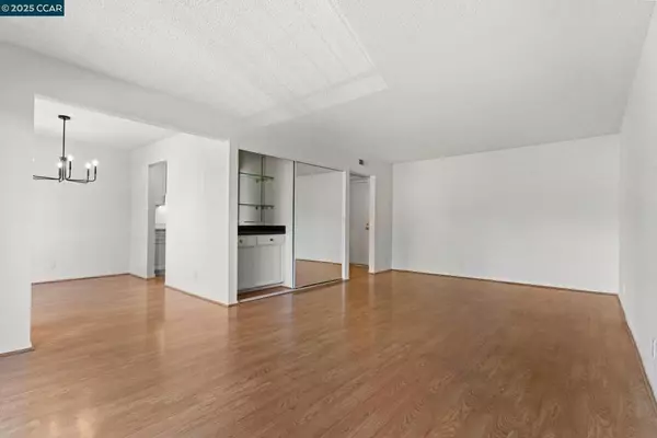Walnut Creek, CA 94596,470 N Civic Dr #208