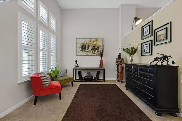 200 Old Oak Ln #3, Hayward, CA 94541