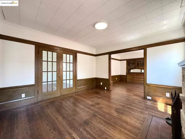 Oakland, CA 94608,5926 Marshall St