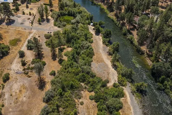 137 Salt Flat Rd, Lewiston, CA 96052