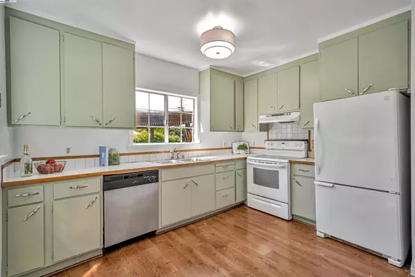 Castro Valley, CA 94546,3780 Somerset Ave