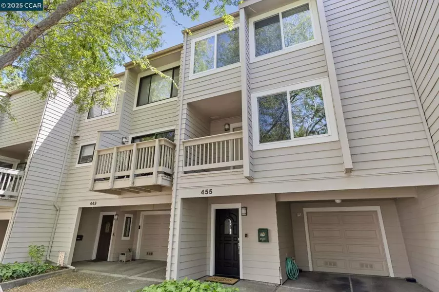 455 Woodminster Dr, Moraga, CA 94556